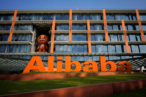 الدليل الشامل والاحترافي لمنصة Alibaba: من اختيار المنتج حتى استلام الشحنة في مستودعك